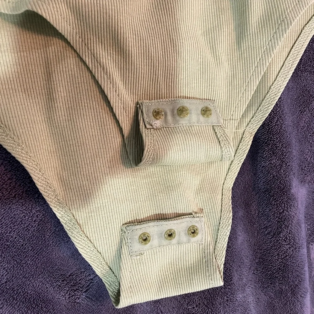 Annie Green Ruffled Sleeve Bodysuit - Picture 6 of 6